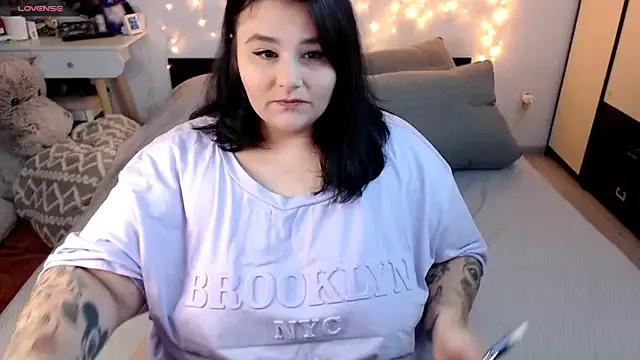 Freechat naughtykiss on StripChat