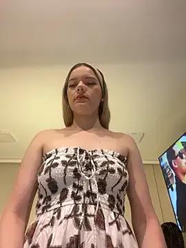 Freechat NicoleCut on StripChat
