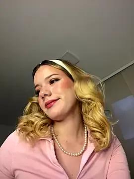 Freechat NicoleCut on StripChat