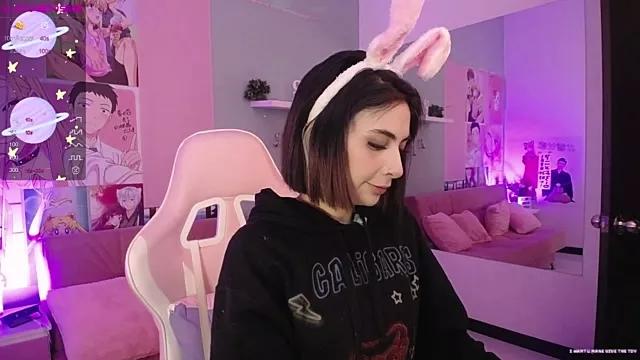 Freechat nini_love01 on StripChat