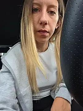 StripChat PetiteSecrets is Freechat PetiteSecrets — Quitar leggins 10 min parking public