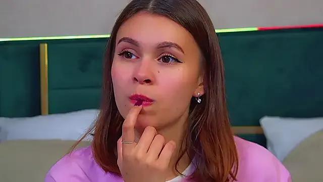 Freechat PollyLanders on StripChat