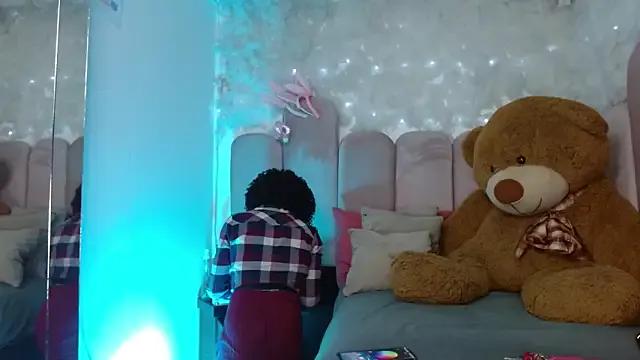 Freechat puca_ebony on StripChat