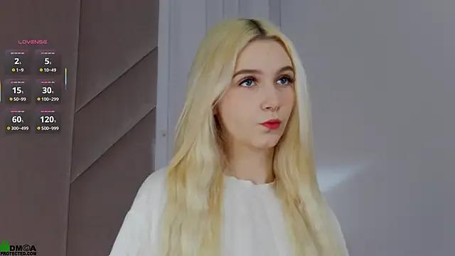 StripChat SaraHearts is Freechat SaraHearts — Tease with panties