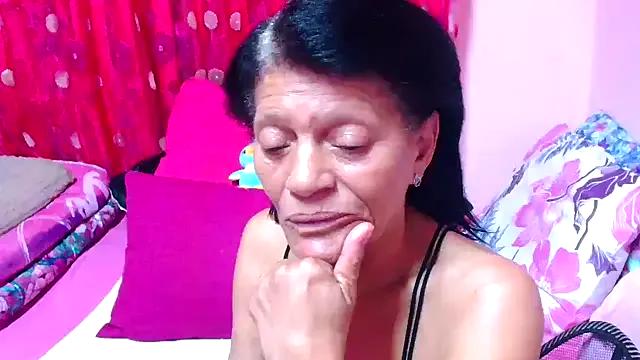 Freechat SLUTTYROXY on StripChat