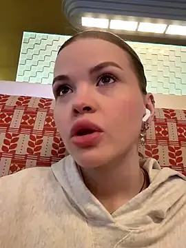 SMELLSEX — Show big TITS on the shopping center