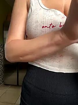 Freechat thigh_hi on StripChat