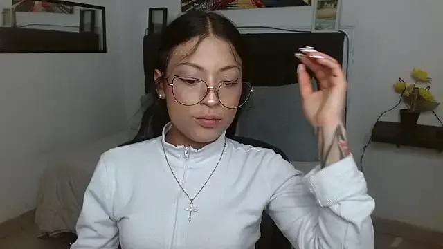 StripChat vaness_weet is Freechat vaness_weet — full naked and spanks ass