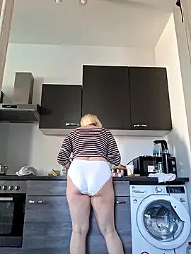 Freechat VikaKing on StripChat