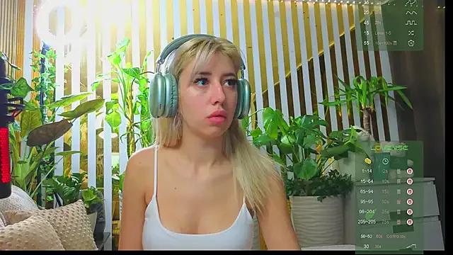 Freechat Violetttttta on StripChat