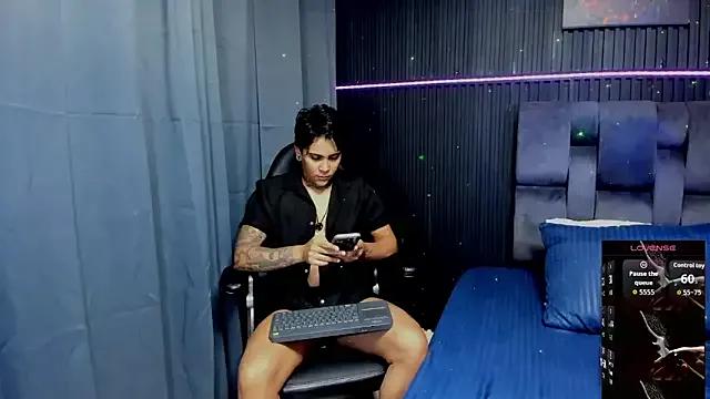 Freechat ZhoeStrong on StripChat